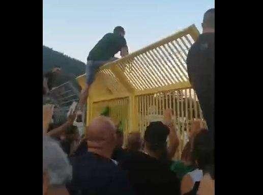 VIDEO - Incontro Curva Sud-Taurino, i tifosi al tecnico biancoverde: "Vogliamo andare in B"