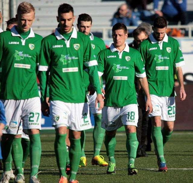 Pareggio beffa a Varese, due punti persi per i lupi ma troppo pesante la svista arbitrale nel finale