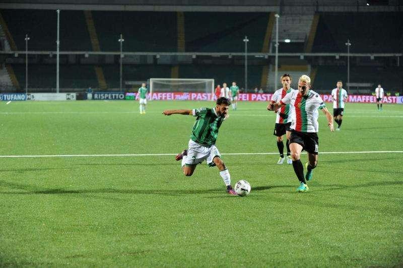 Avellino-Frosinone 0-1: decide un rigore inesistente, Toscano contestato
