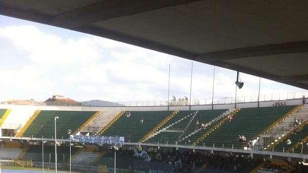 Curva già in clima derby: cori contro la Salernitana