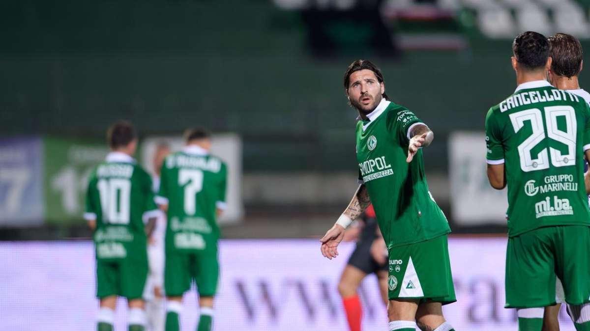 Avellino-Crotone 0-0, fine primo tempo: poche idee, scarsa grinta sotto porta