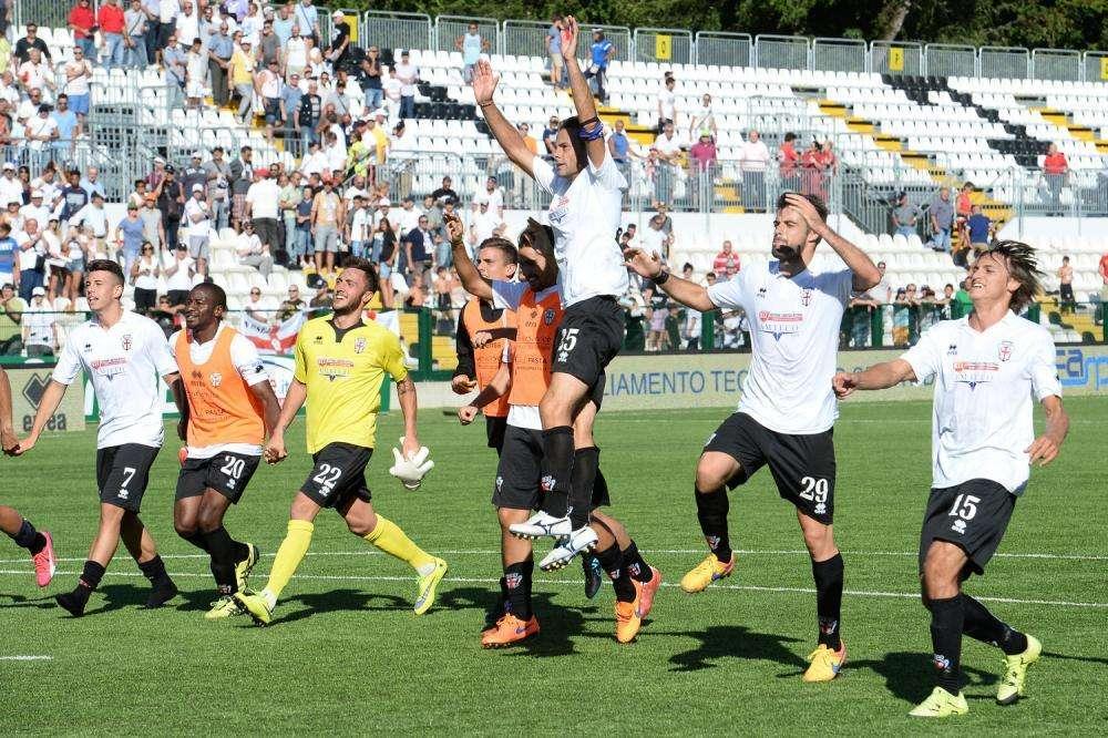 Clamoroso, il Tar accetta il ricorso della Pro Vercelli. In 5 tornano a sperare nella B. E l'Avellino...