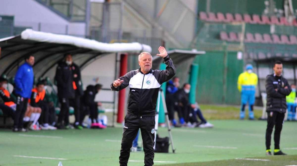 Braglia: "Abbiamo fatto la gara che dovevamo. L'arbitro però non può dirigere gare del genere"