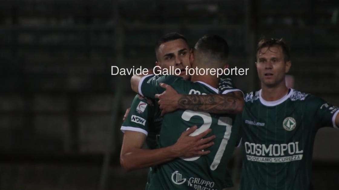 FISCHIO FINALE - Il derby è biancoverde: decide un lampo di Sgarbi (1-0)