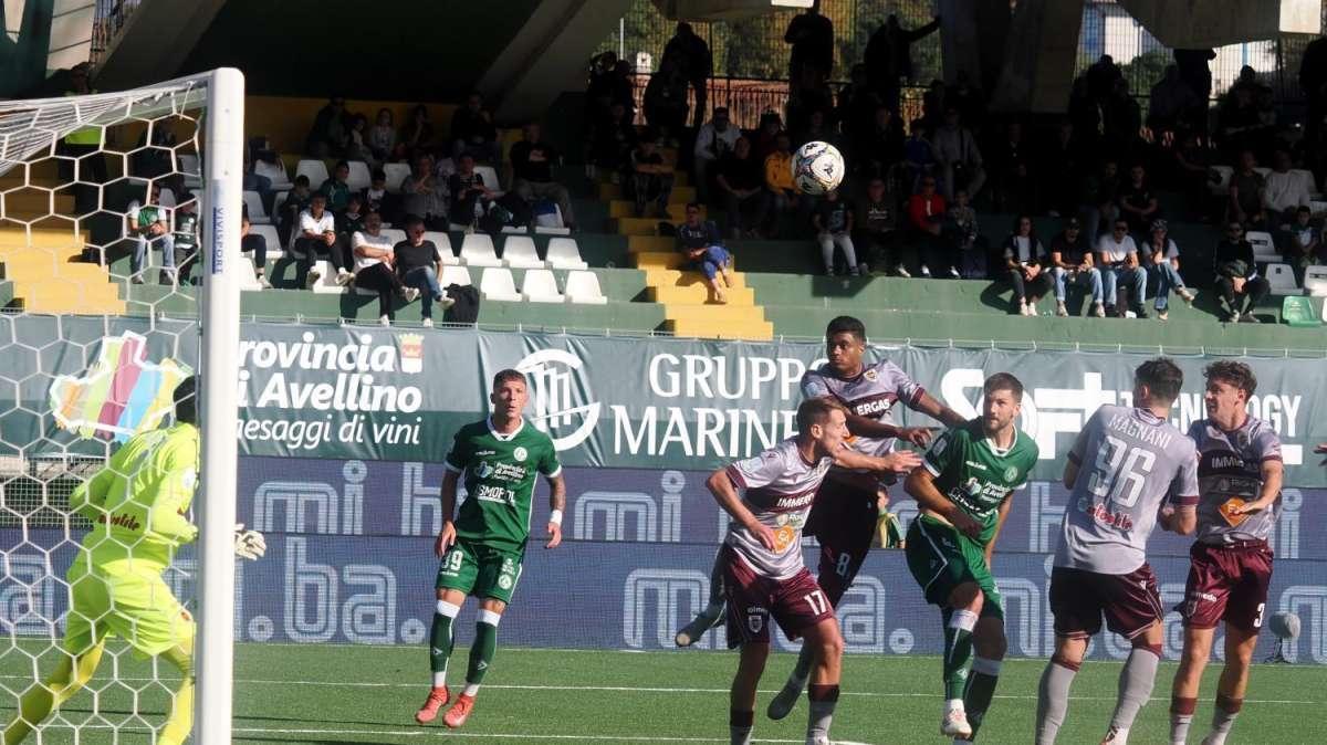 Cesena-Avellino 2-0, fine primo tempo: Ciervo sgonfia i lupi, Shpendi fa il resto. Infortunio per Simic