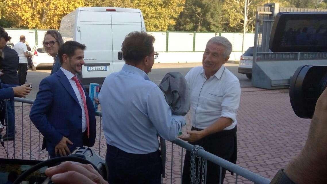 Novellino, abbracci e sorrisi con Oscar Damiani e Corini a margine della partita