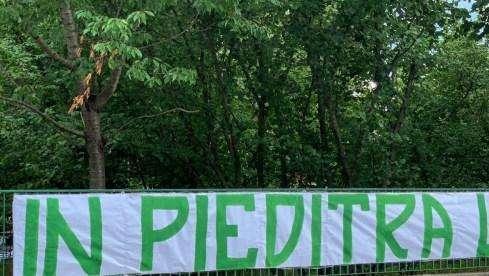 Avellino, nuovo striscione della Curva Sud: "In piedi tra le rovine"
