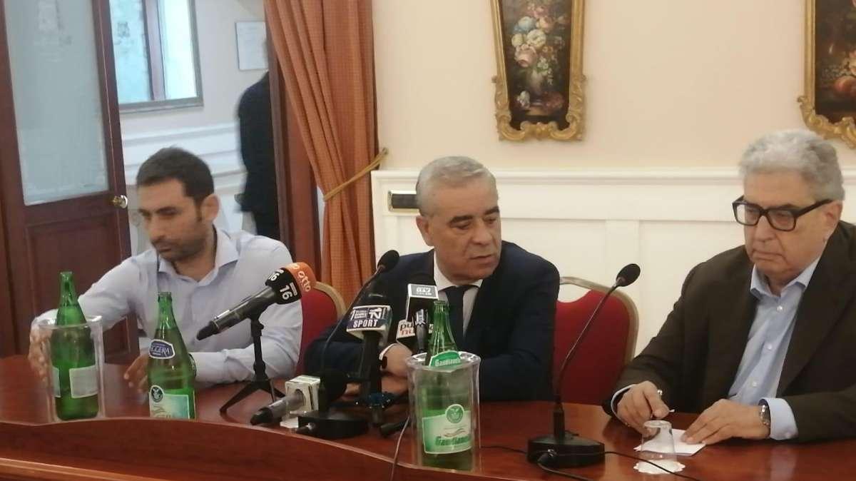 Pazienza e la dirigenza lasciano il Partenio. Calciatori a  colloquio con D'Agostino 