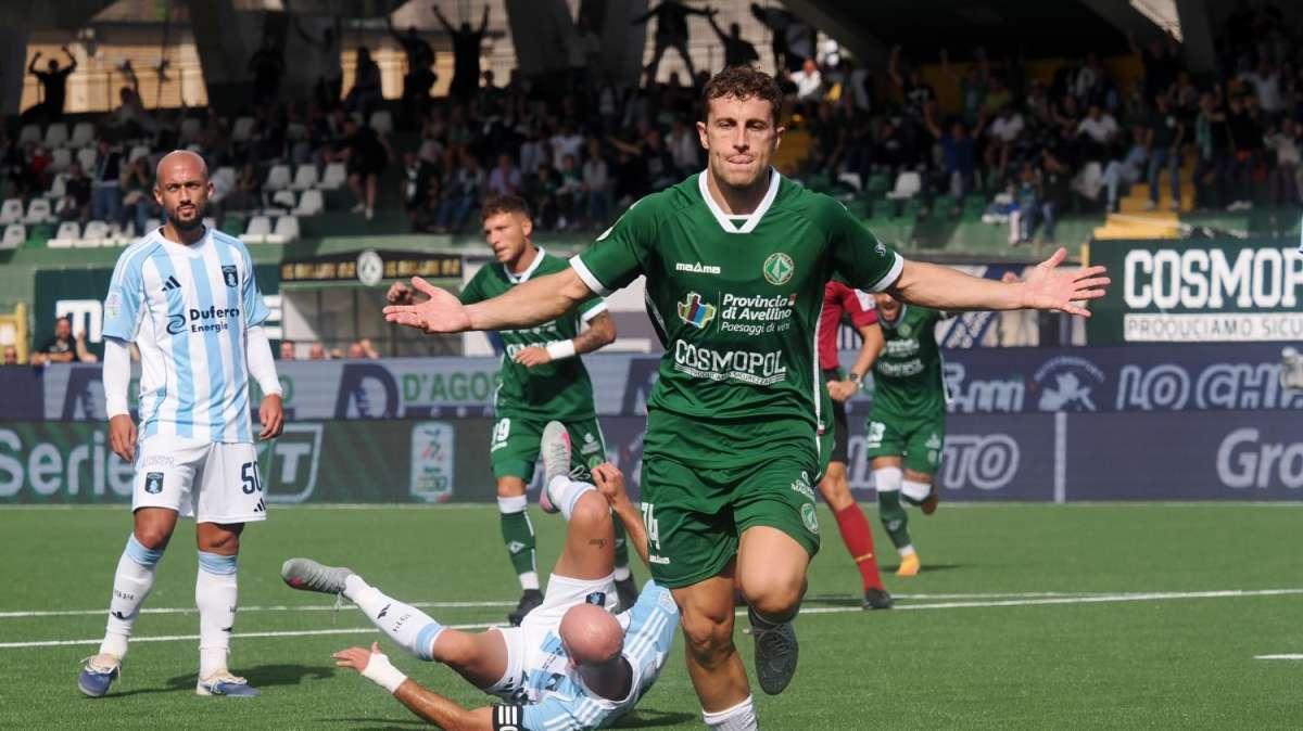 Entella battuta, un altro scontro diretto a favore dell'Avellino: la situazione a 8 turni dalla fine