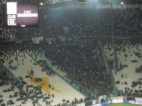 E gli juventini cantano: "Tornerete in serie A!"