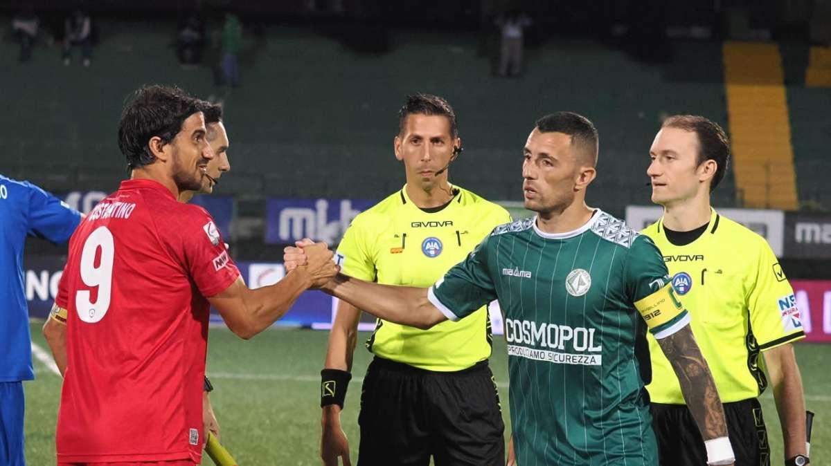 Turris-Avellino affidata ad un fischietto di Roma 1. Precedenti da dimenticare per i corallini 