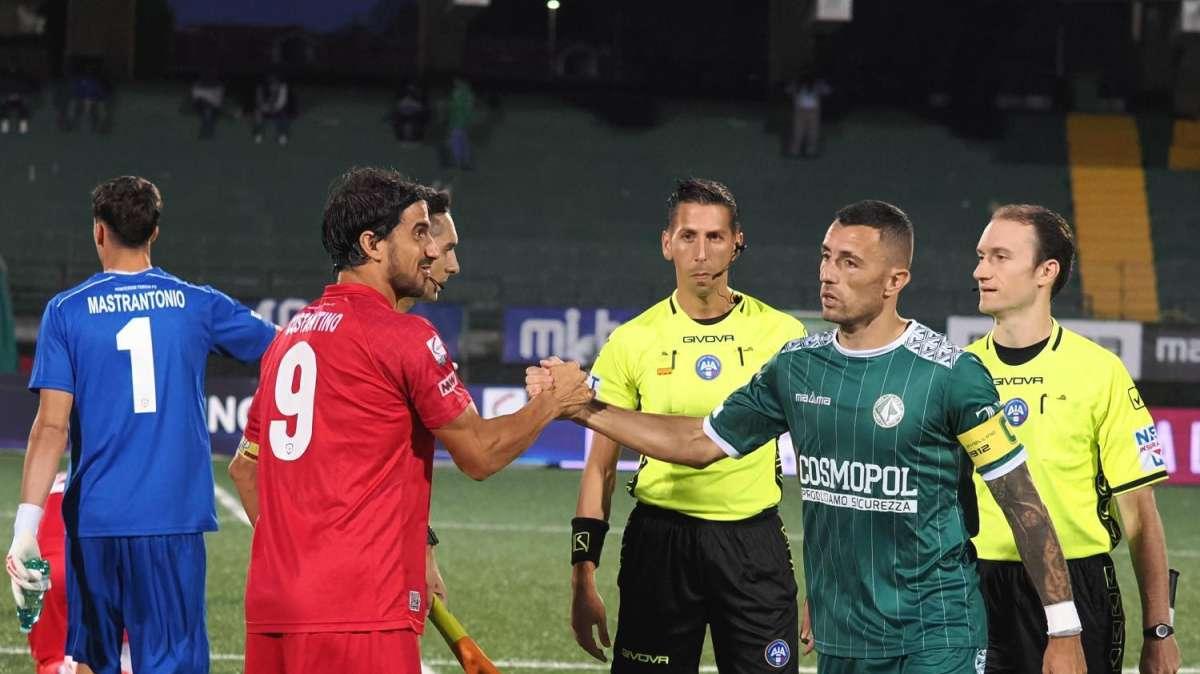 Avellino-Pontedera affidata ad un fischietto di Napoli 