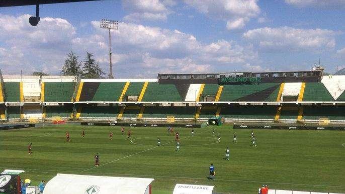 Avellino-Cosenza 3-0, e i tifosi cantano: "Salerno stiamo arrivando"