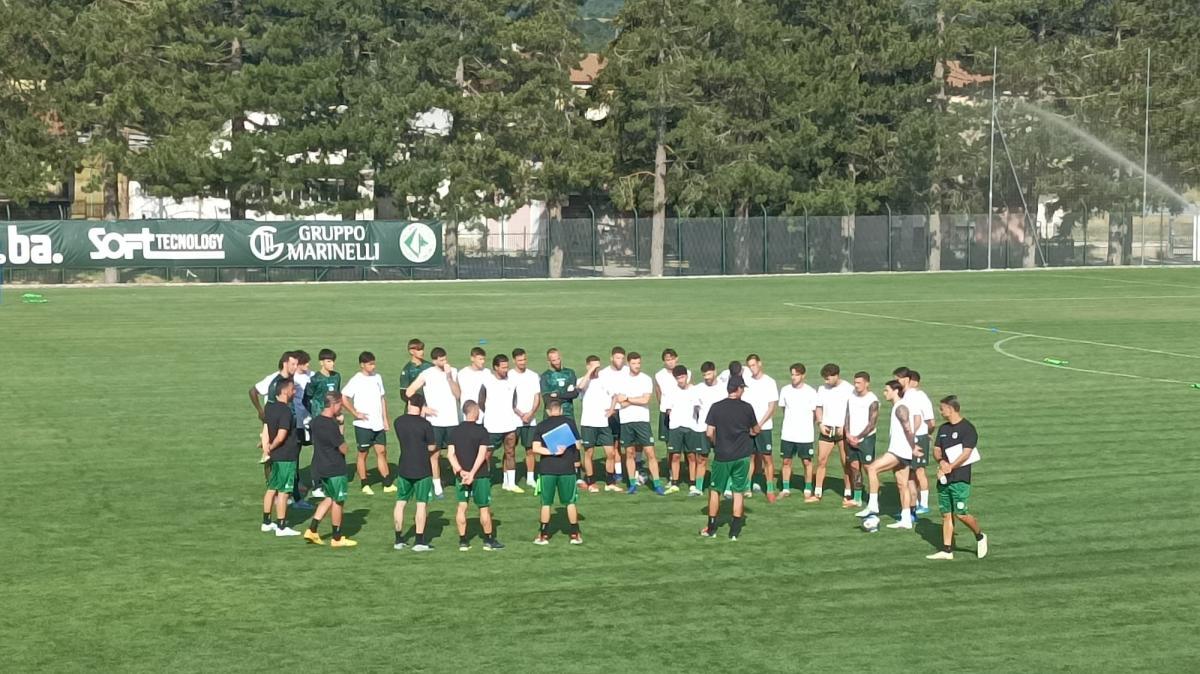 LIVE - Rivisondoli Day 2: partitella a metà campo, si mette in pratica l'esercizio tattico precedente