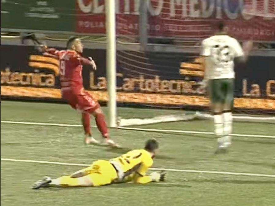 FOTO - Murano, gol ed esultanza verso il settore dei tifosi irpini