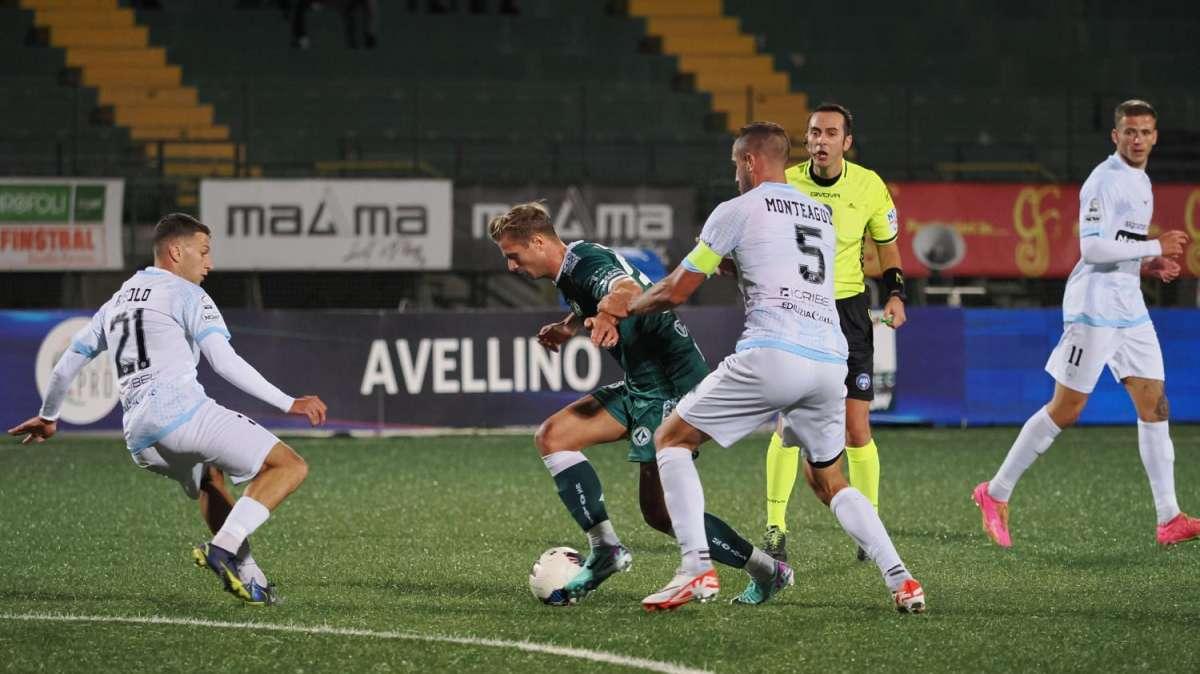Foggia-Avellino 1-2, fine primo tempo: inizio shock, poi lupi letali