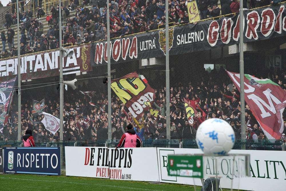 Nel derby la Salernitana omaggia le donne