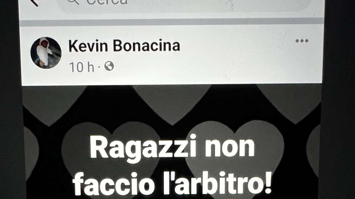 Il Foggia protesta contro l’arbitro Bonacina dopo la gara con il Lecco. Errore dei tifosi che insultano sui social un omonimo
