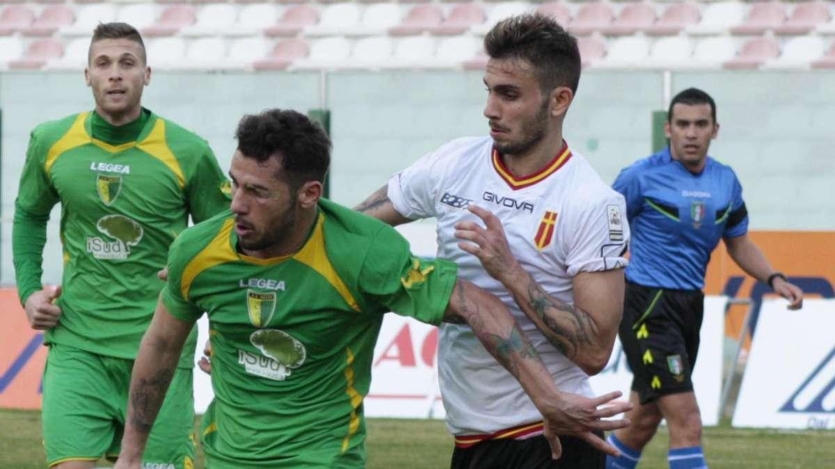 Laezza out, l'Avellino torna sul mercato dei difensori: rispunta un centrale del Potenza