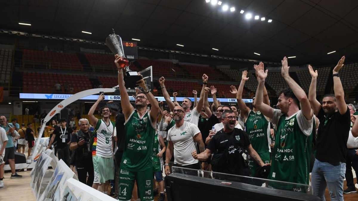 La Viola Reggio Calabria si congratula con la Scandone per la promozione