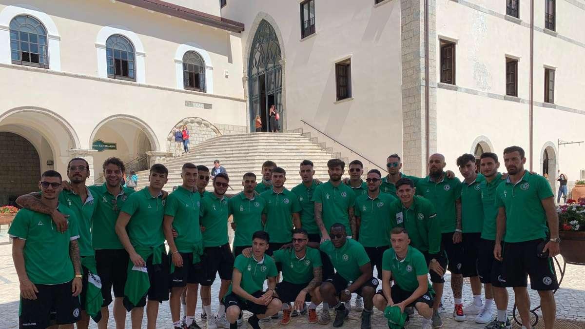 Visita a Montevergine per squadra, dirigenza e staff tecnico. Capuano dimesso dall'ospedale