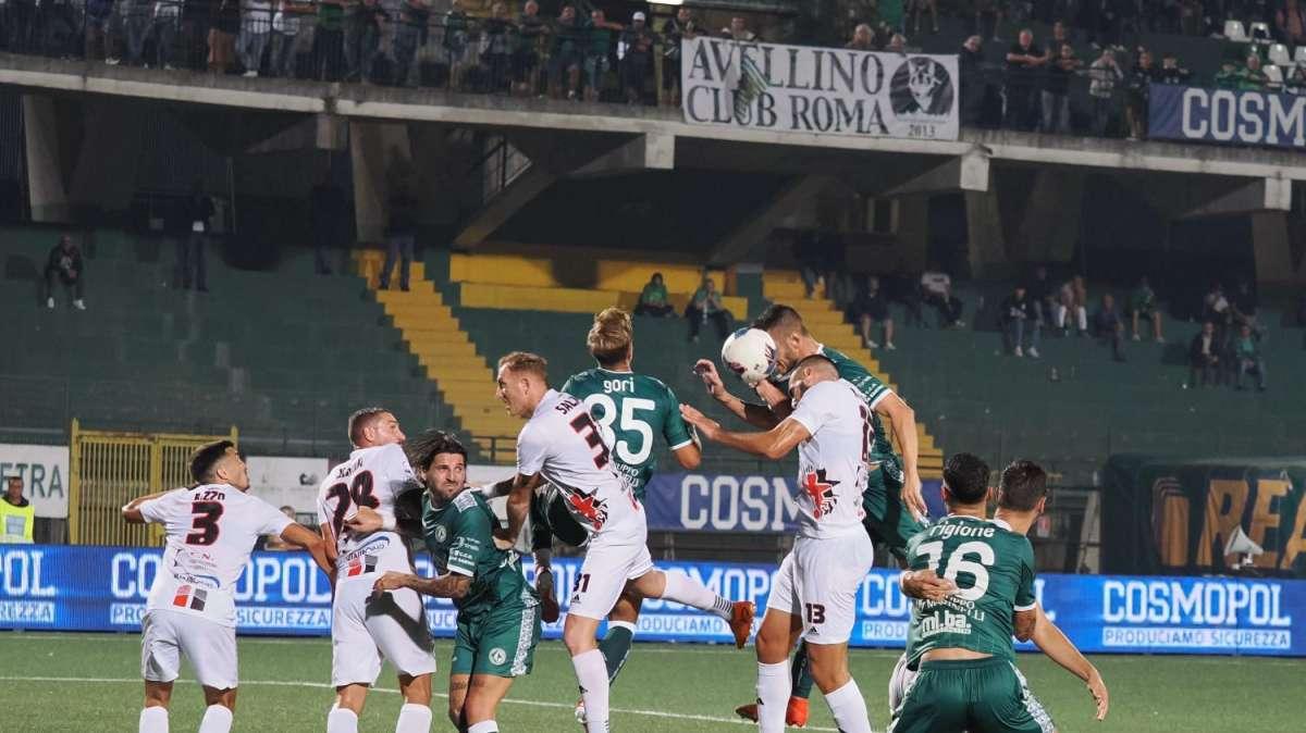 TS - “Poker Avellino con il Crotone”. Tutti promossi anche Cionek e Frascatore 