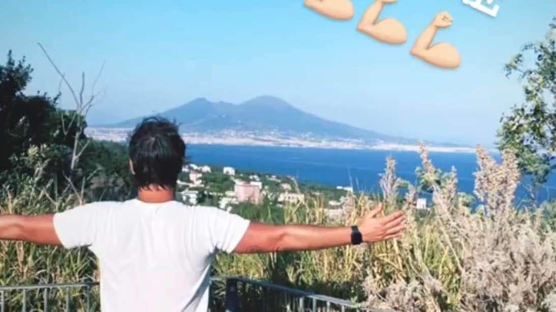 L'Avellino suda in ritiro, Maniero si gode il Vesuvio e scrive: "Mai mollare, mai"