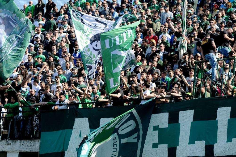 Derby di Salerno, revocati 8 Daspo a tifosi irpini