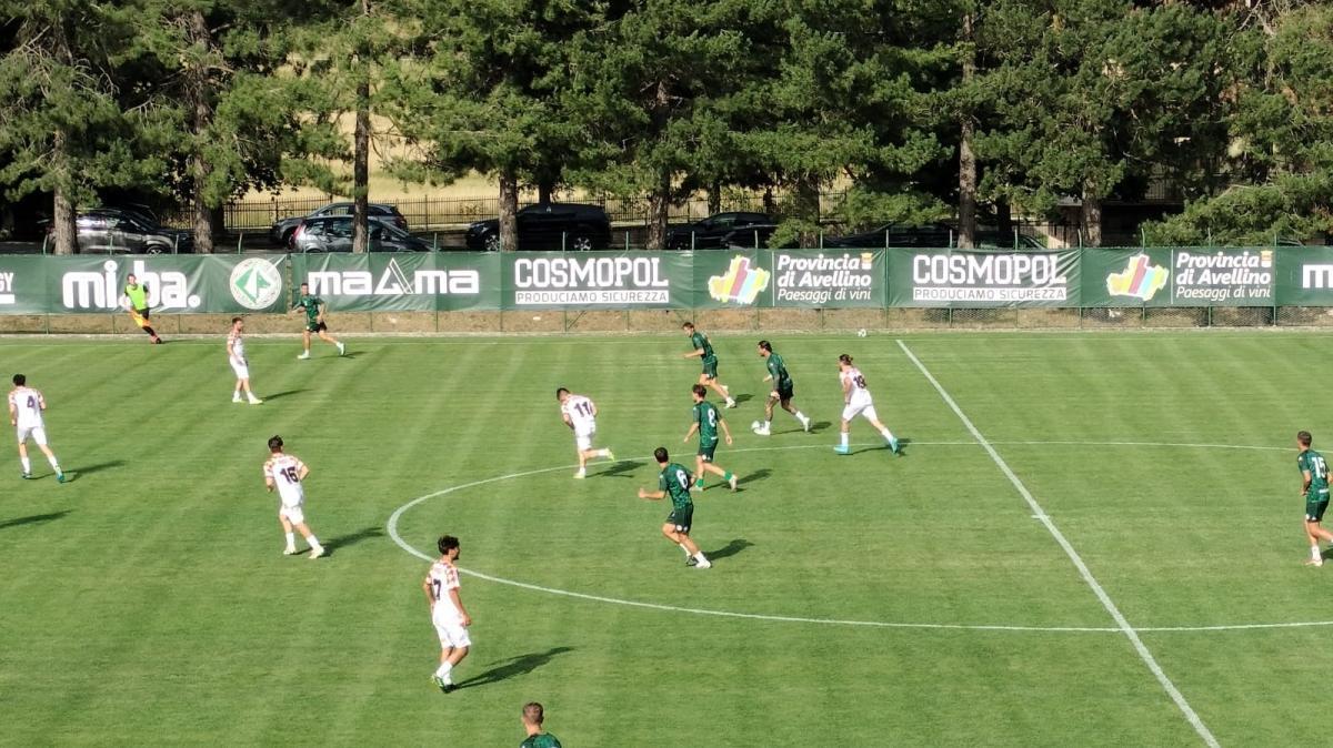 Avellino-show a Rivisondoli: 24 reti al Castel di Sangro, poker di Palumbo e Favilli