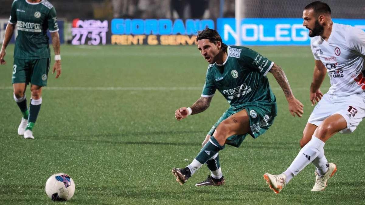 Avellino-Monopoli 0-0, fine primo tempo: i lupi non mordono