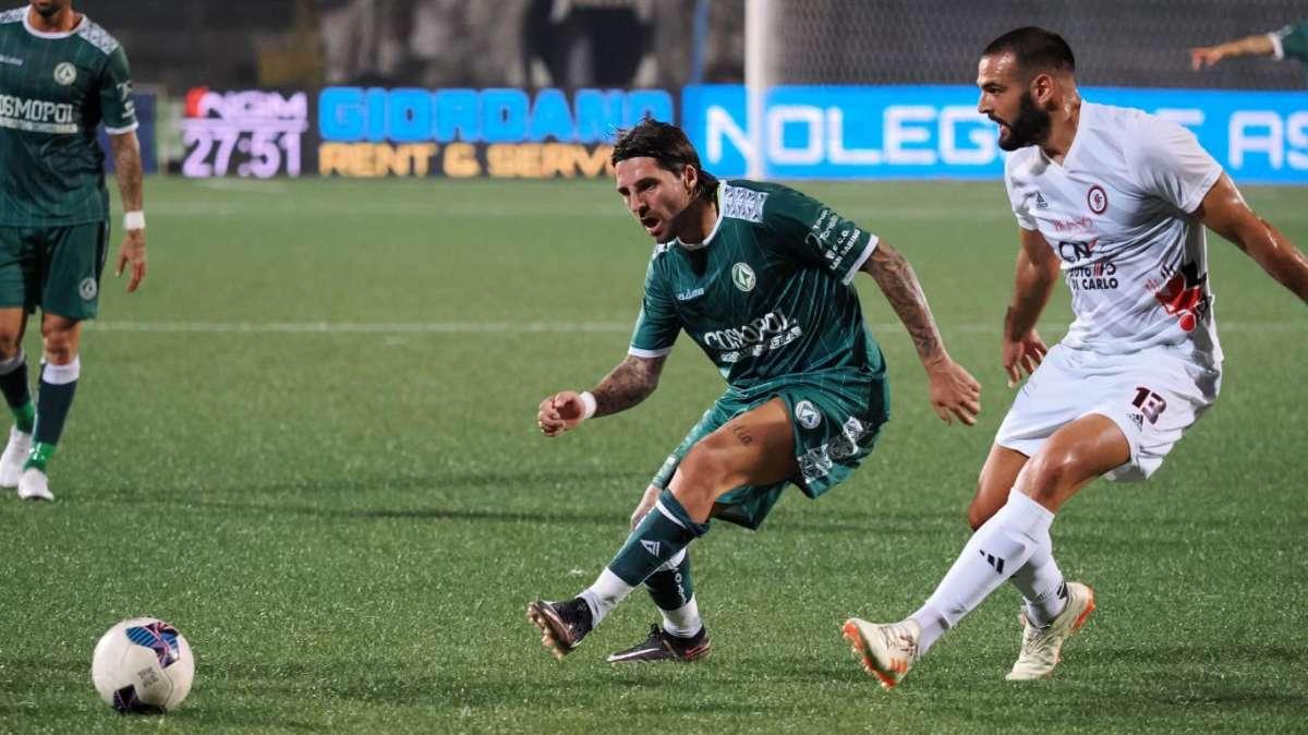Crotone-Avellino 0-1, fine primo tempo: decide Patierno, ma il risultato sta stretto ai lupi