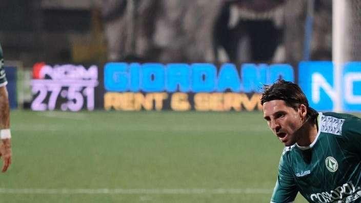 FISCHIO FINALE - E' il 'solito' Avellino formato trasferta: espugnato lo 'Scida' grazie a Patierno