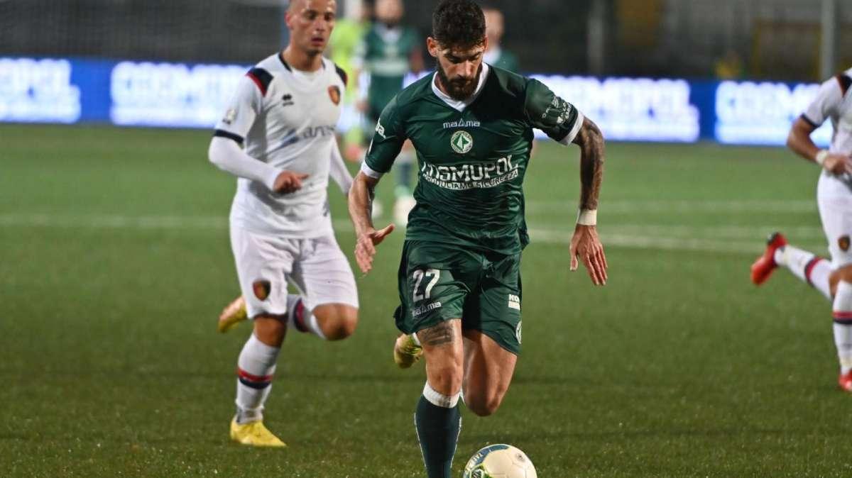 TS -  "Super Mignanelli la Juve Stabia si salva ad Avellino". Ricciardi il migliore dei suoi 