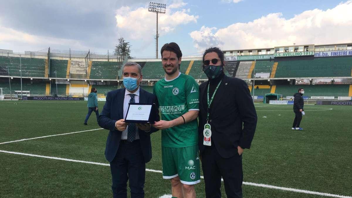 Maniero premiato per le 400 presenze da professionista e i 100 gol