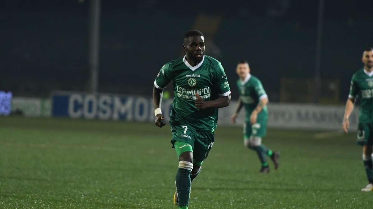 GdS - Avellino, torna la contestazione: auto ds distrutta
