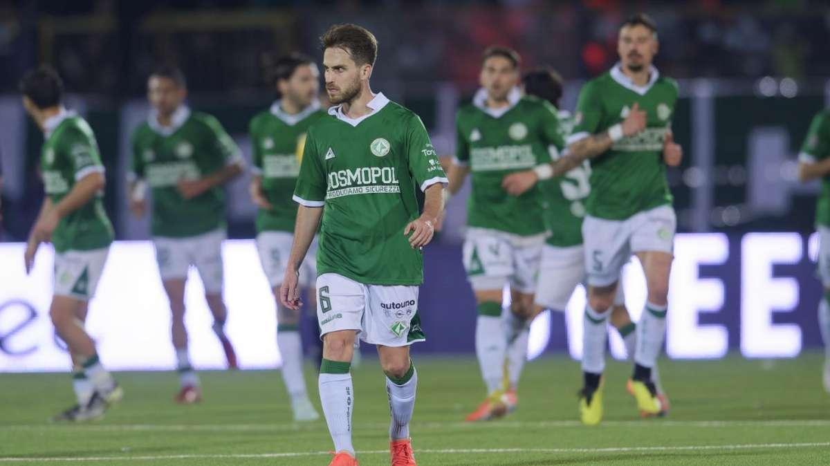 TS - "Scatto dell’Entella. Ma l’Avellino l’acciuffa". Insufficienti Panico e Palmiero 