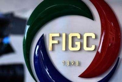 Calcio Dilettanti - Si finge un commissario della Figc e svaligia gli spogliatoi