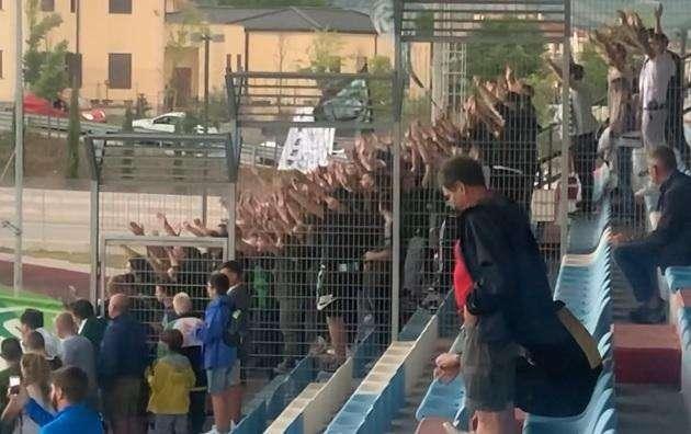 La Curva Sud alla squadra dopo il 3-0 al Lioni: "Vogliamo gente che lotta"