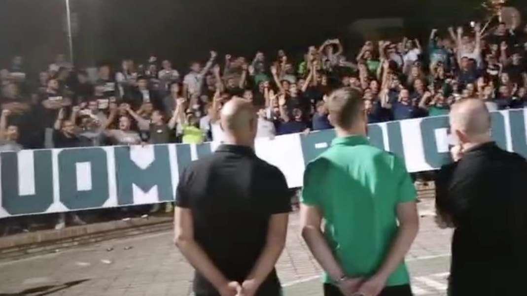 Cori, striscioni e incitamenti: la Sud carica l'Avellino al Memorial Gasparro