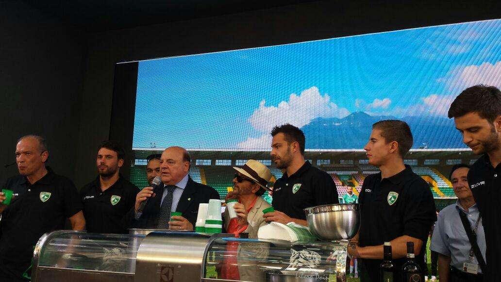 Ca(l)cio e pepe: i calciatori biancoverdi ai fornelli di Expo Milano 2015