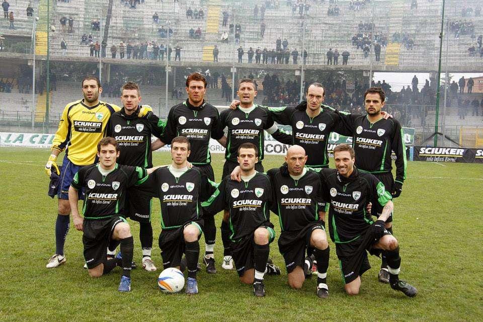 La corsa di capitan D'Angelo, ultimo superstite della Serie D. Ma dove giocano quelli del "puntododici"?