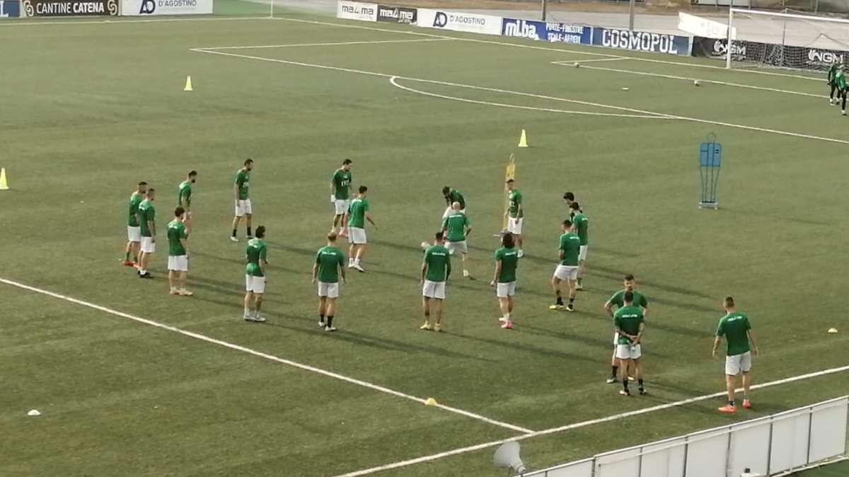 Allenamento mattutino: in gruppo Russo, a parte Gori e Varela