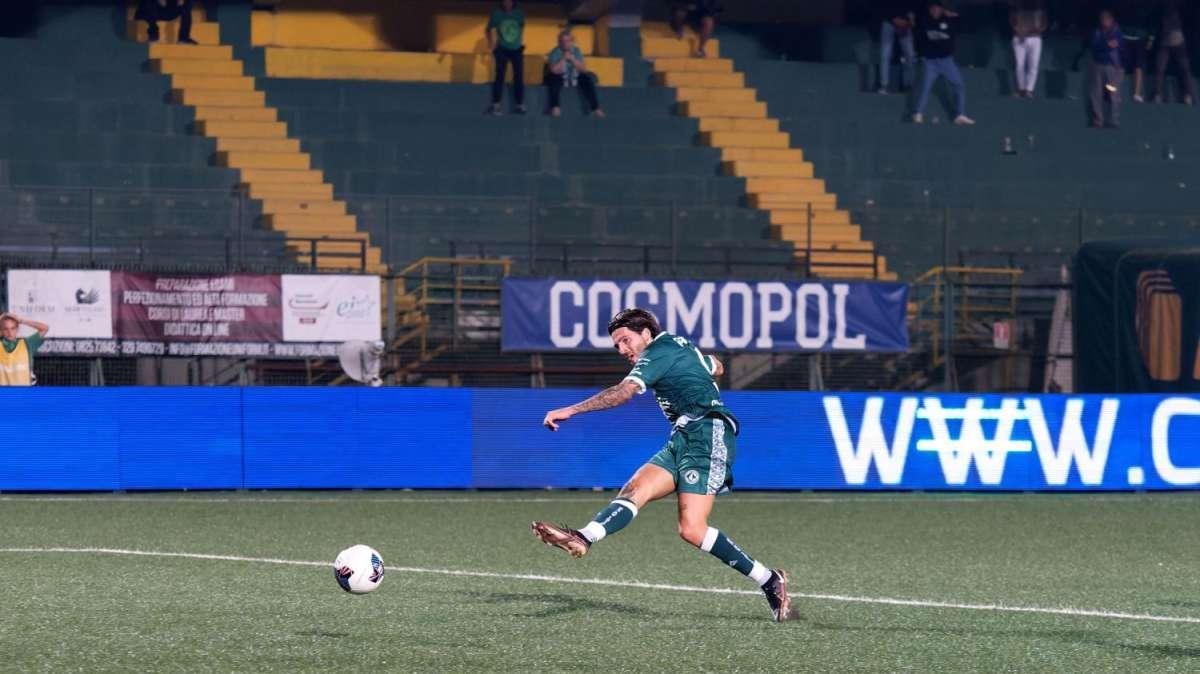 Avellino, contro il Latina rientra De Cristofaro. Obiettivo: svuotare l'infermeria