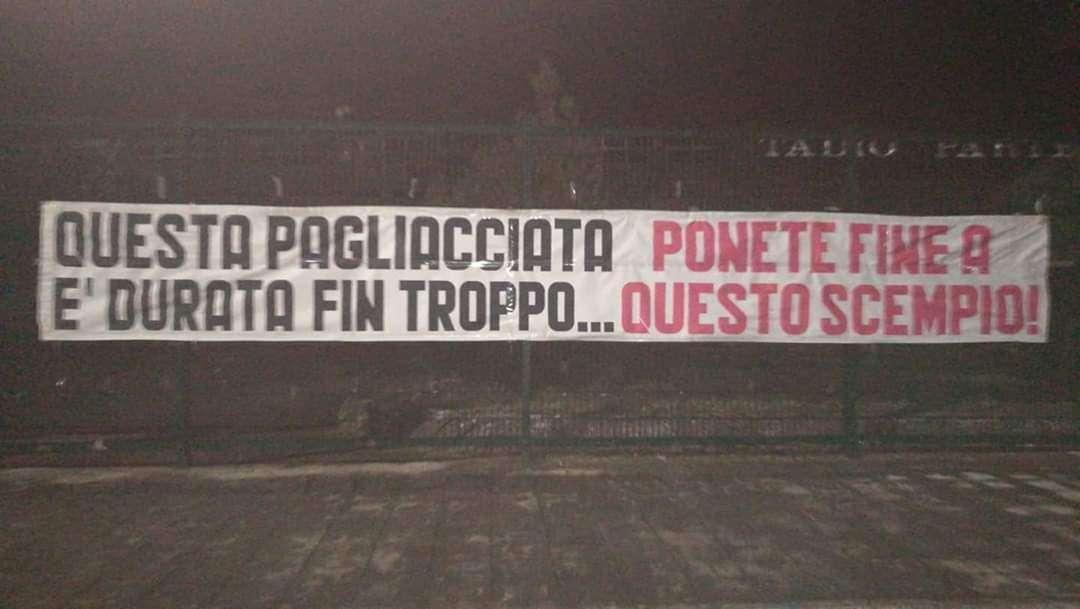 Lite tra soci, la Curva Sud alza la voce: "Ponete fine a questo scempio" 