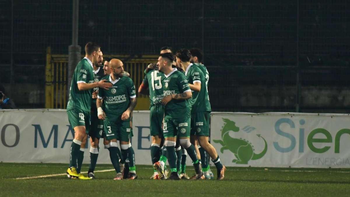 Avellino-Crotone 3-1, fine partita: lupi straordinari, il Crotone è schiantato