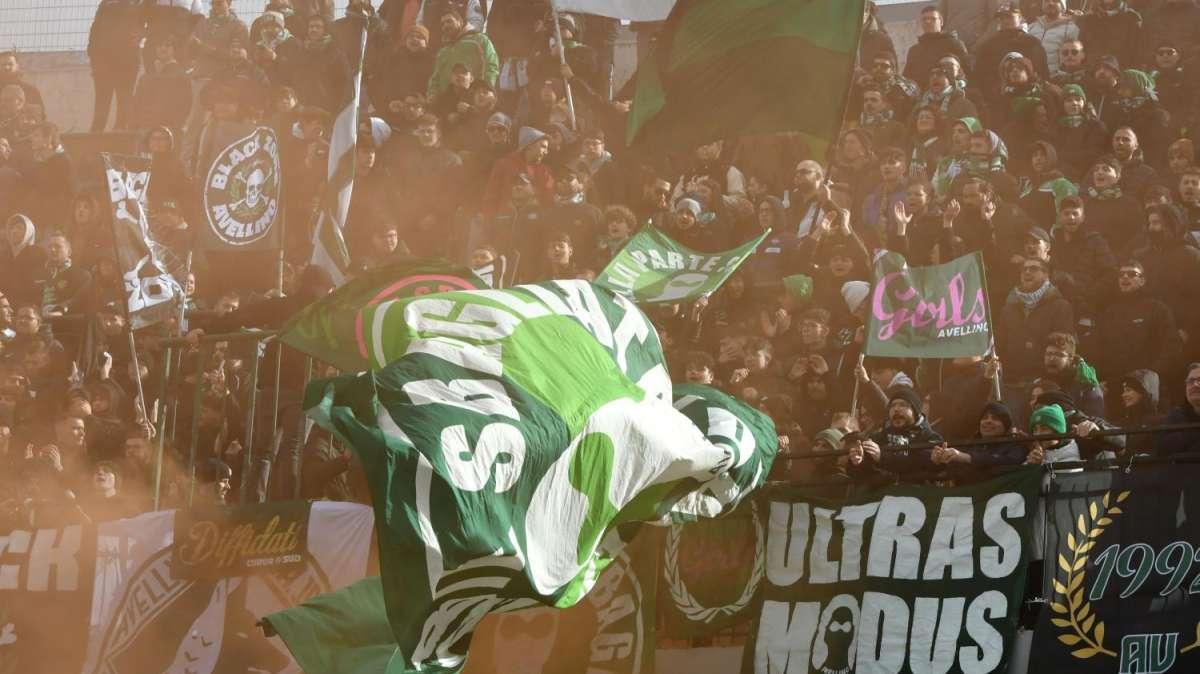 Batte forte il cuore biancoverde: a Biella almeno 1.100 tifosi dell'Avellino