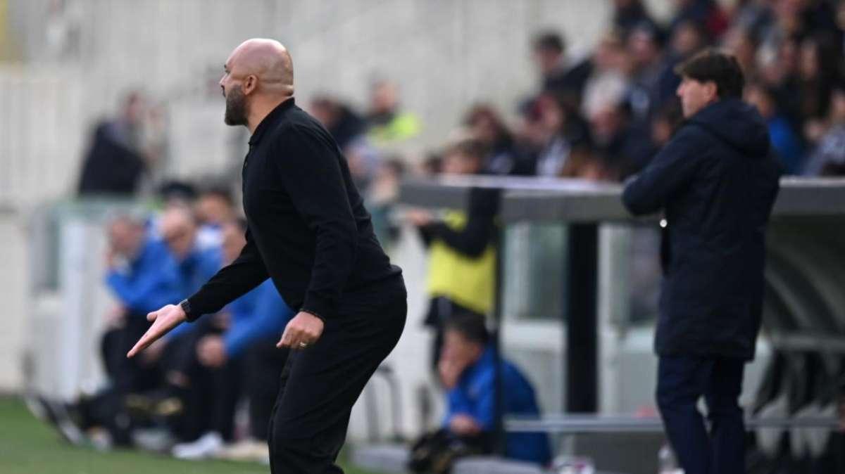 L'Avellino naufraga contro il Frosinone, la società si chiude nel silenzio e intanto affiorano i primi fantasmi