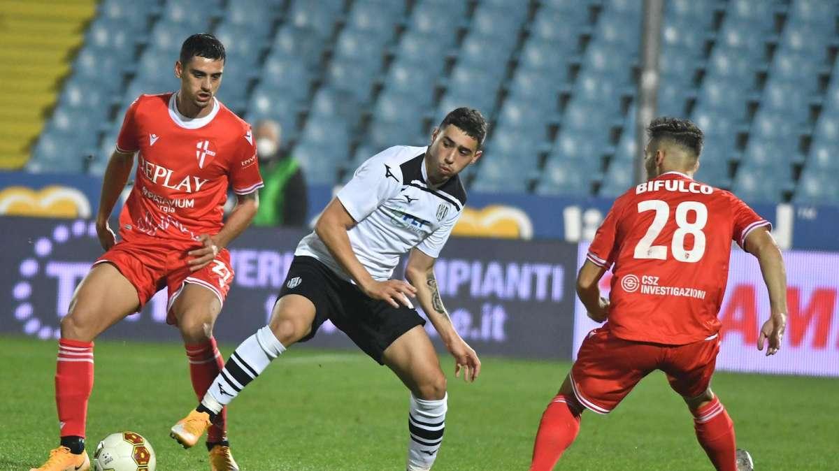 Curcio (Padova): "Abbiamo fatto la partita. Condannati da un rigore regalato. Giochiamo contro tutto e contro tutti"