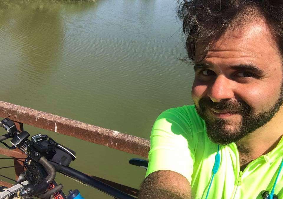 Pasquale, da Milano ad Avellino in bici per amore del lupo: "Lo avevo promesso in caso di salvezza"