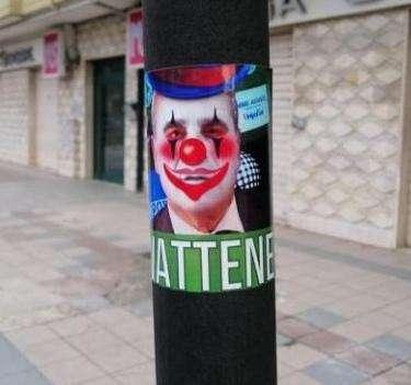 Avellino, adesivi contro D'Agostino con la scritta "vattene"